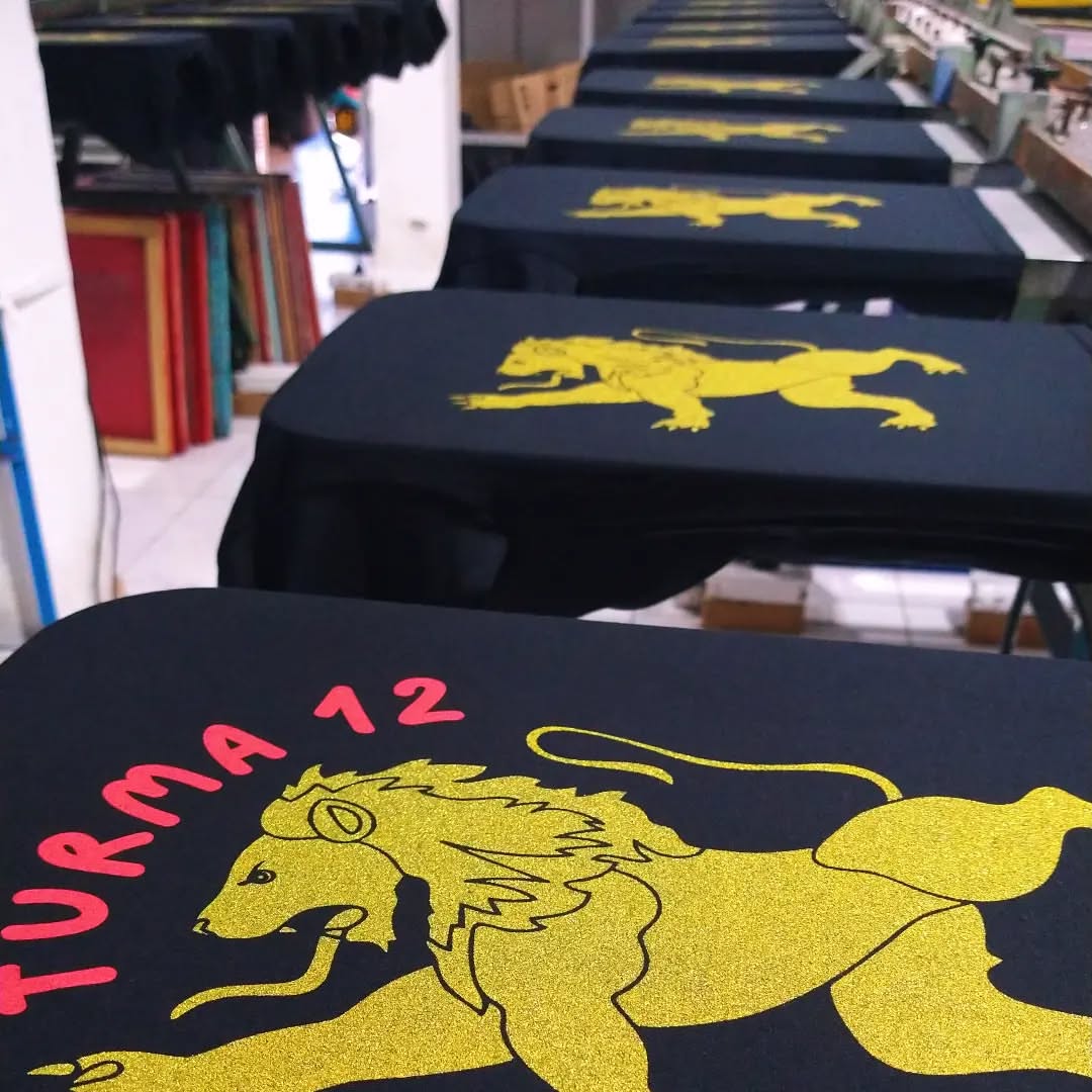 Camiseta preta personalizada para terceirão